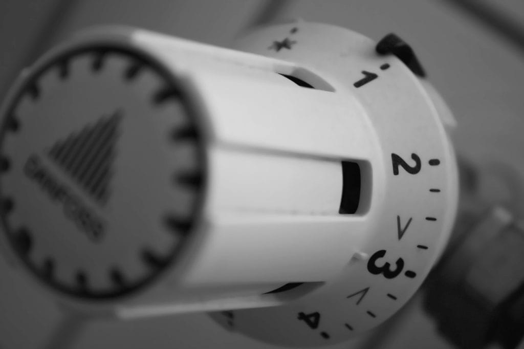 Vrei sa faci economii la incalzire iarna aceasta? Iti spunem noi cum! 4 economii la caldura 1